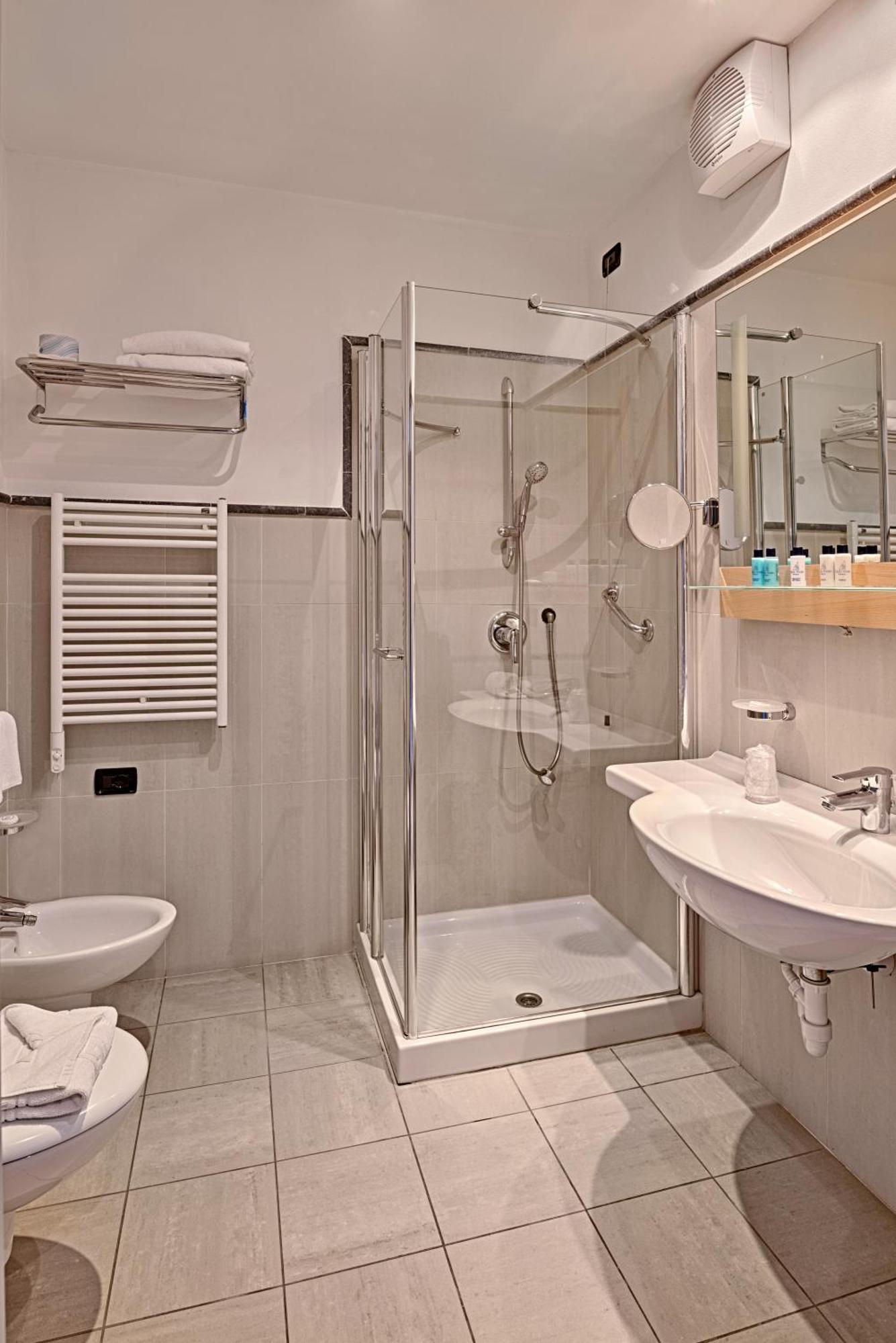 Junior Suite with Partial Sea View