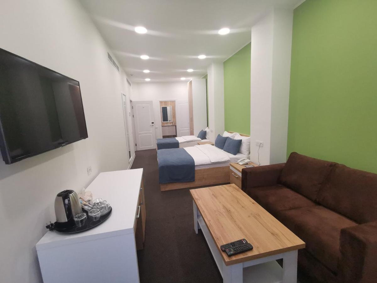 Deluxe Family Room