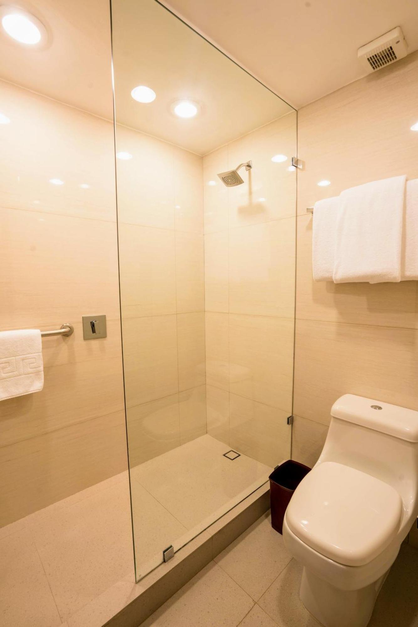 Chambre Supérieure pour Personnes à Mobilité Réduite avec 2 Lits Doubles - Vue sur le Jardin - Non-Fumeurs