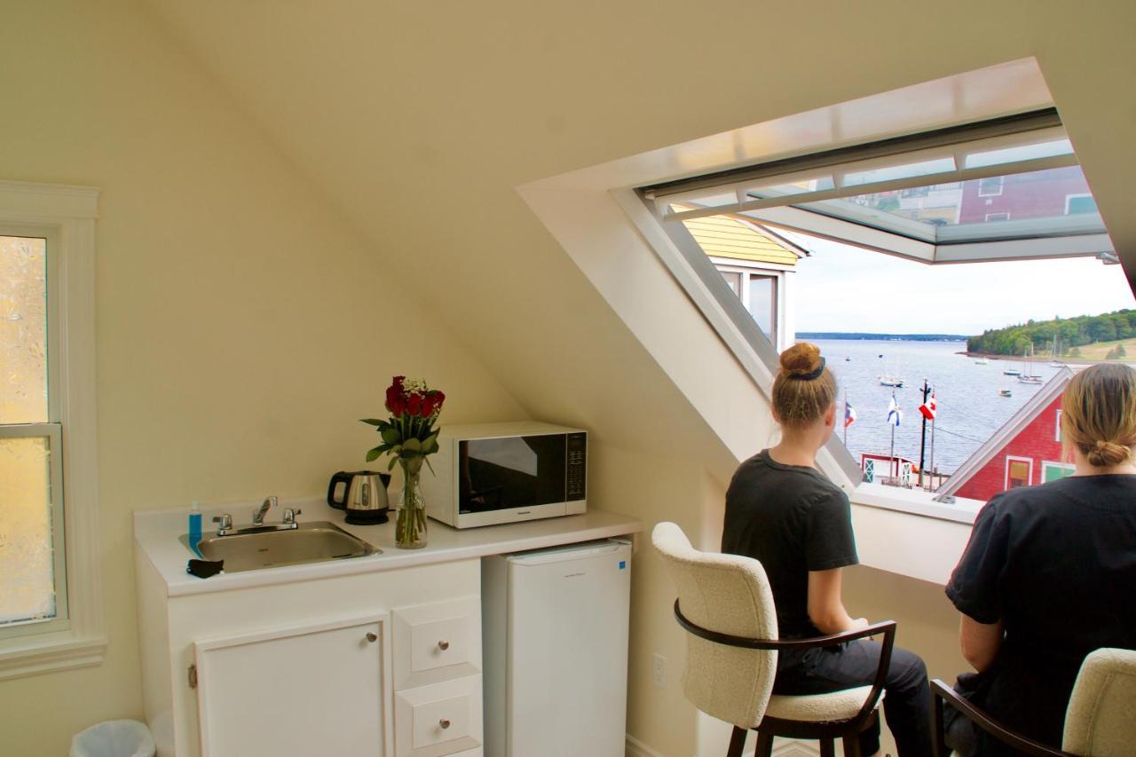 Oceanfront Studio Panoramic Opening Skylight