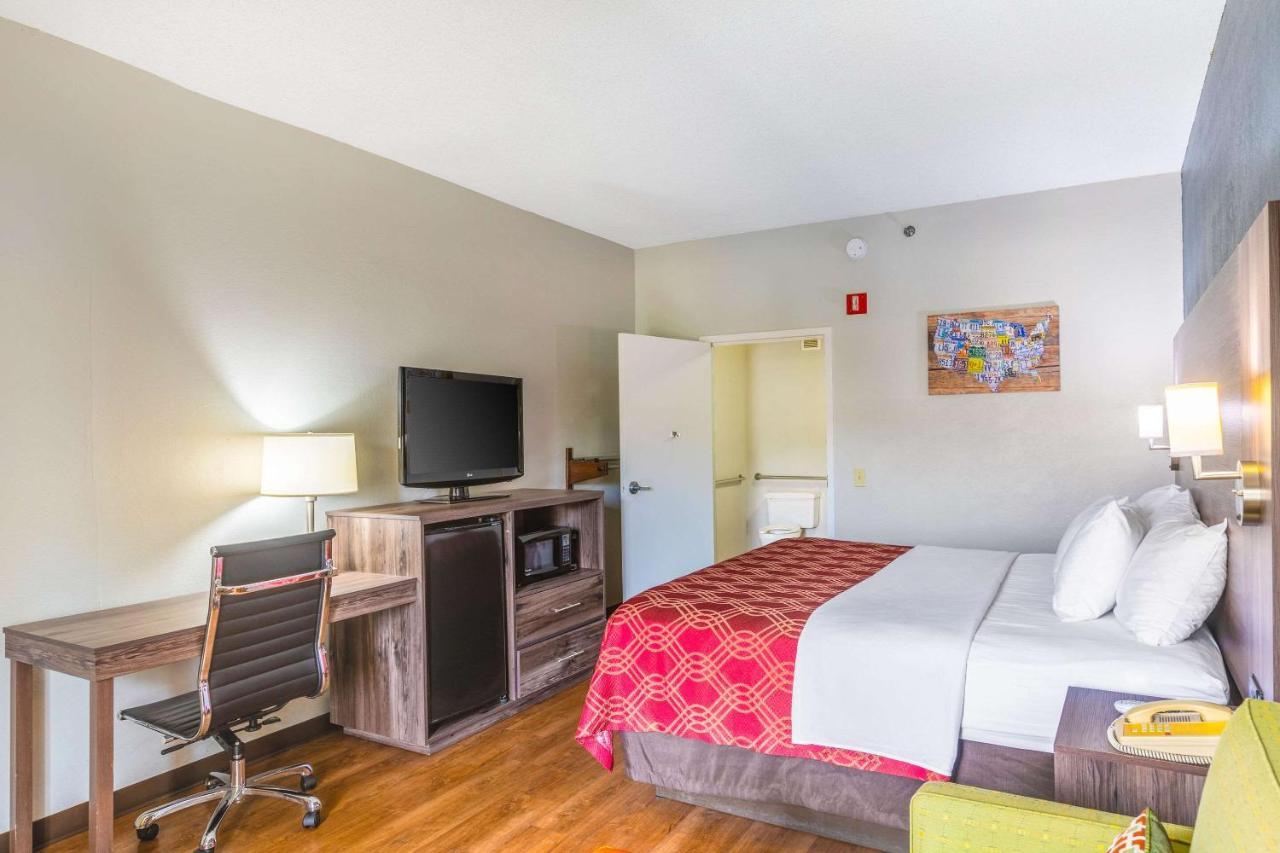 King Room - Accessible/Smoking