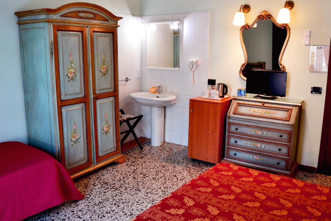 Standard Double Room with Shared Bathroom
