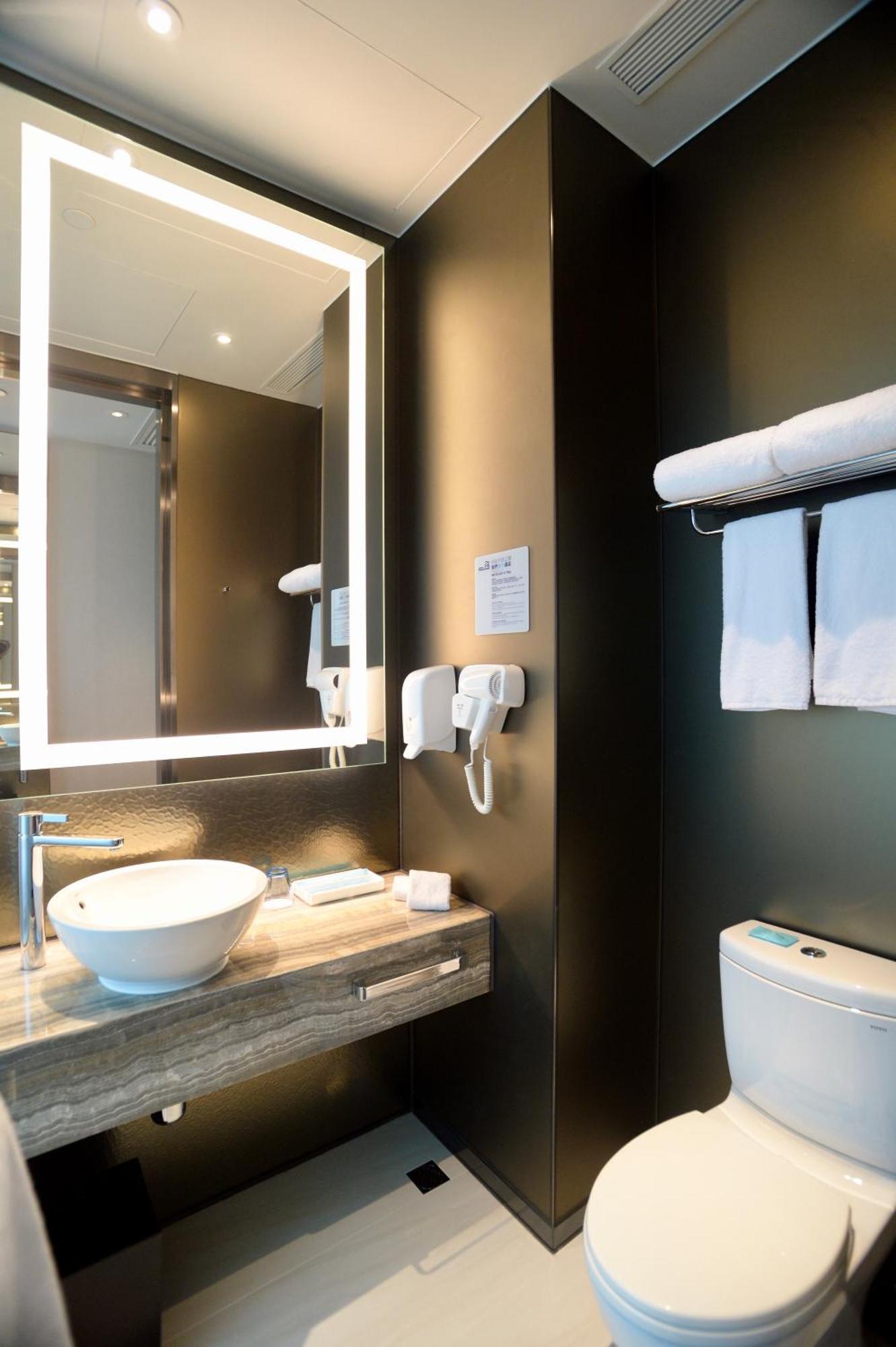 Standard Zimmer mit Queensize-Bett und Stadtblick - obere Etage