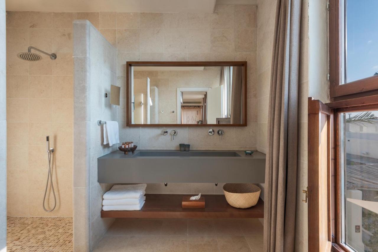 Pool-View Spa Suite