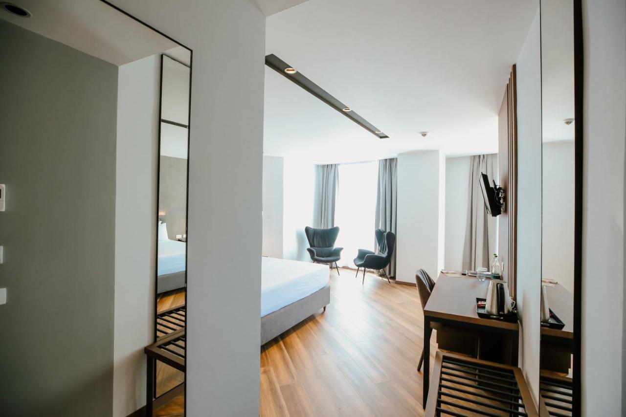 Deluxe Queen Suite