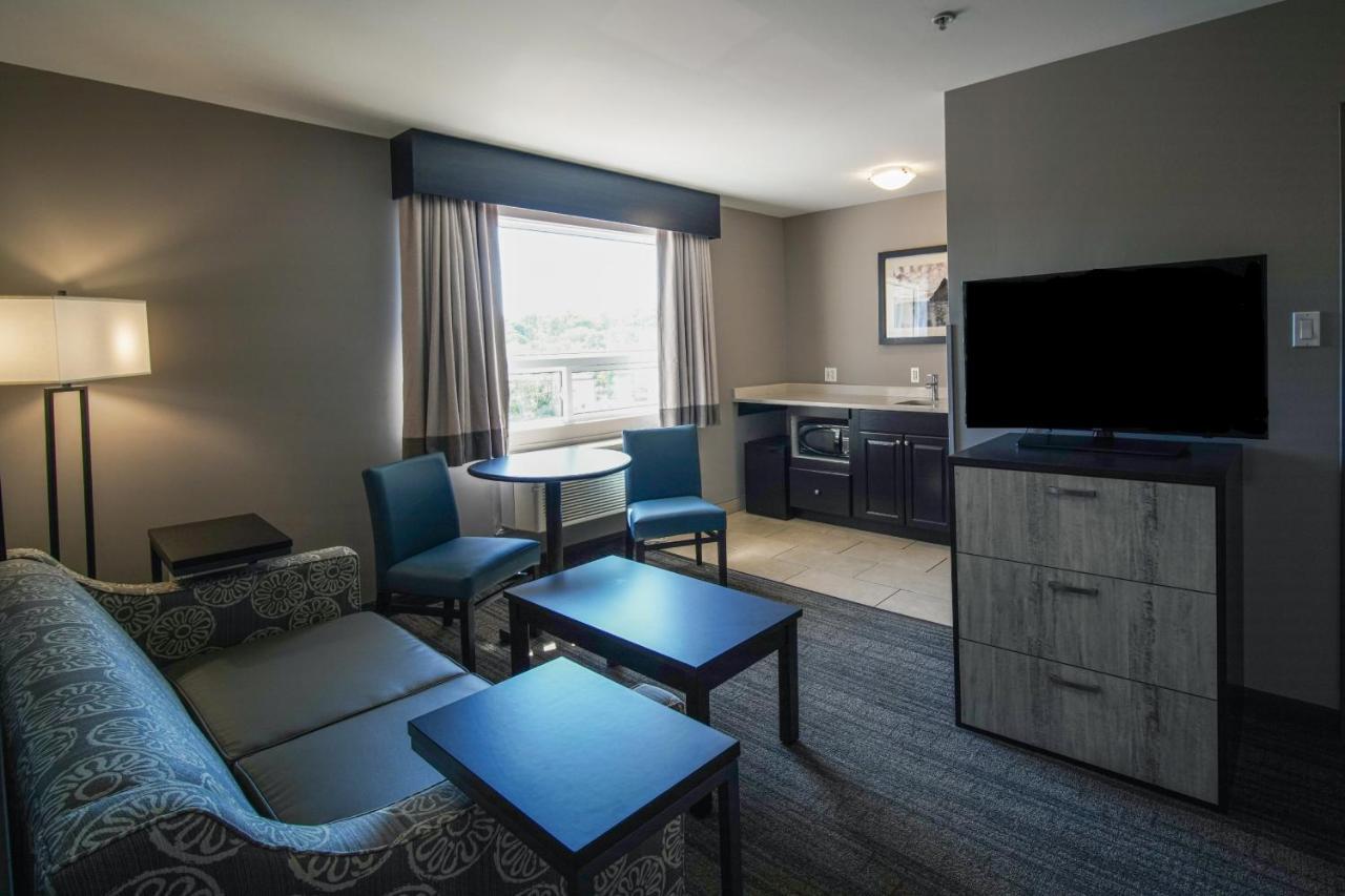 King Suite with Lake View and Fireplace - Non-Smoking