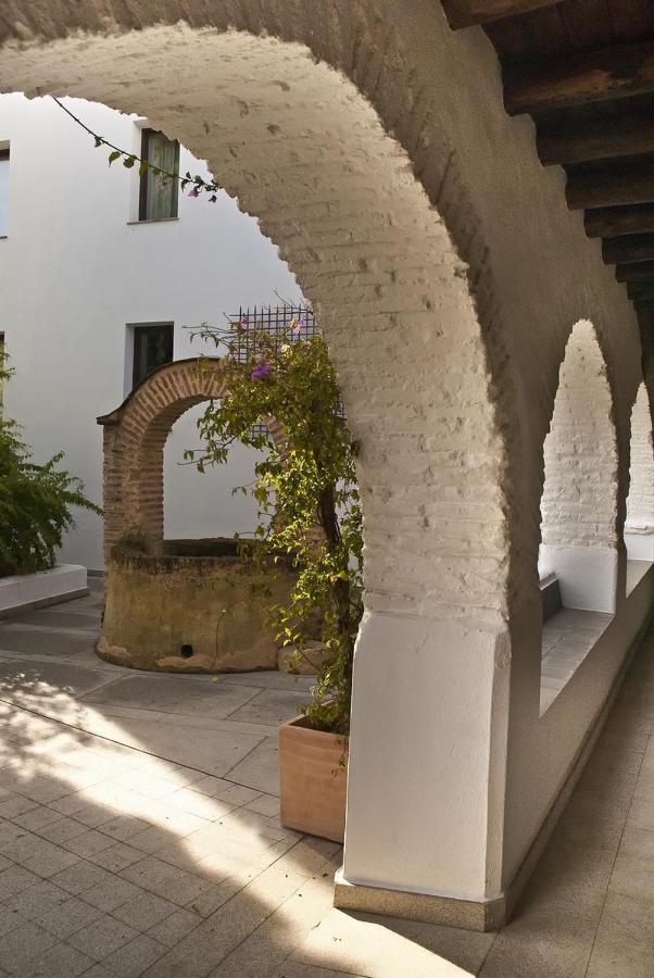 Claustro Room