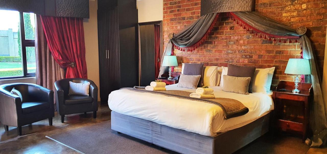 Honeymoon Suite