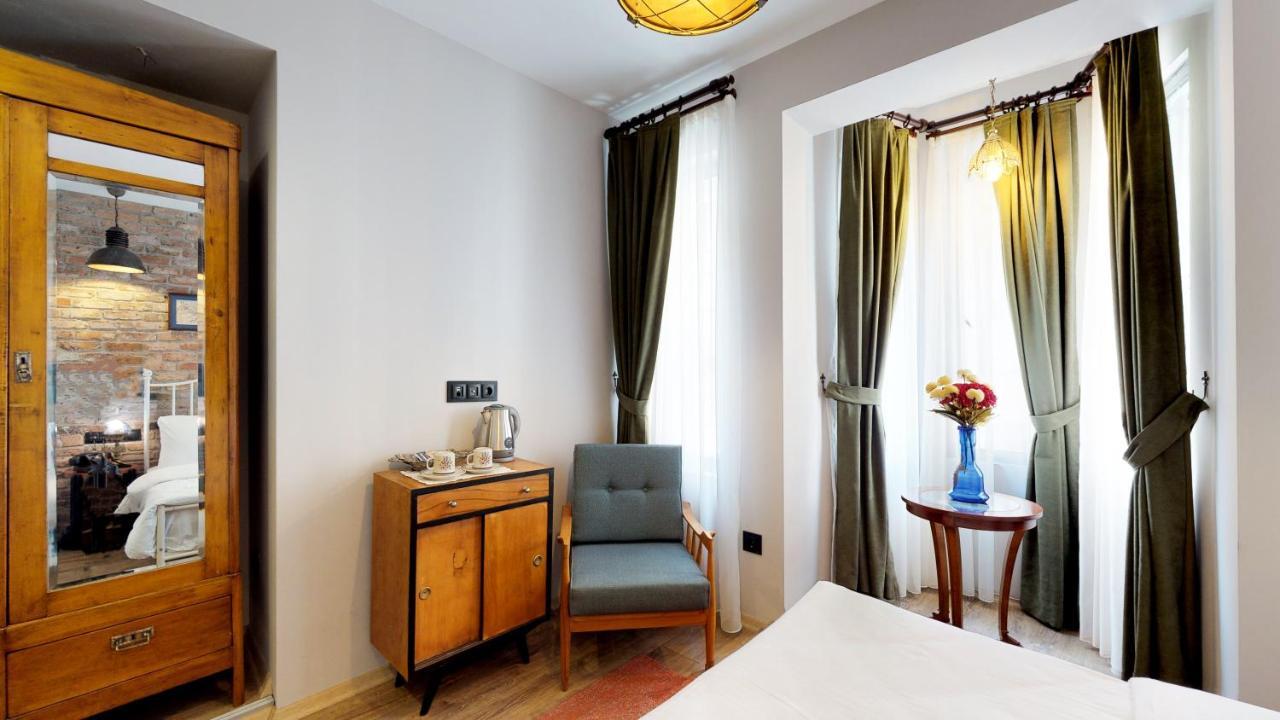 Double Room,1611211669:JPEG