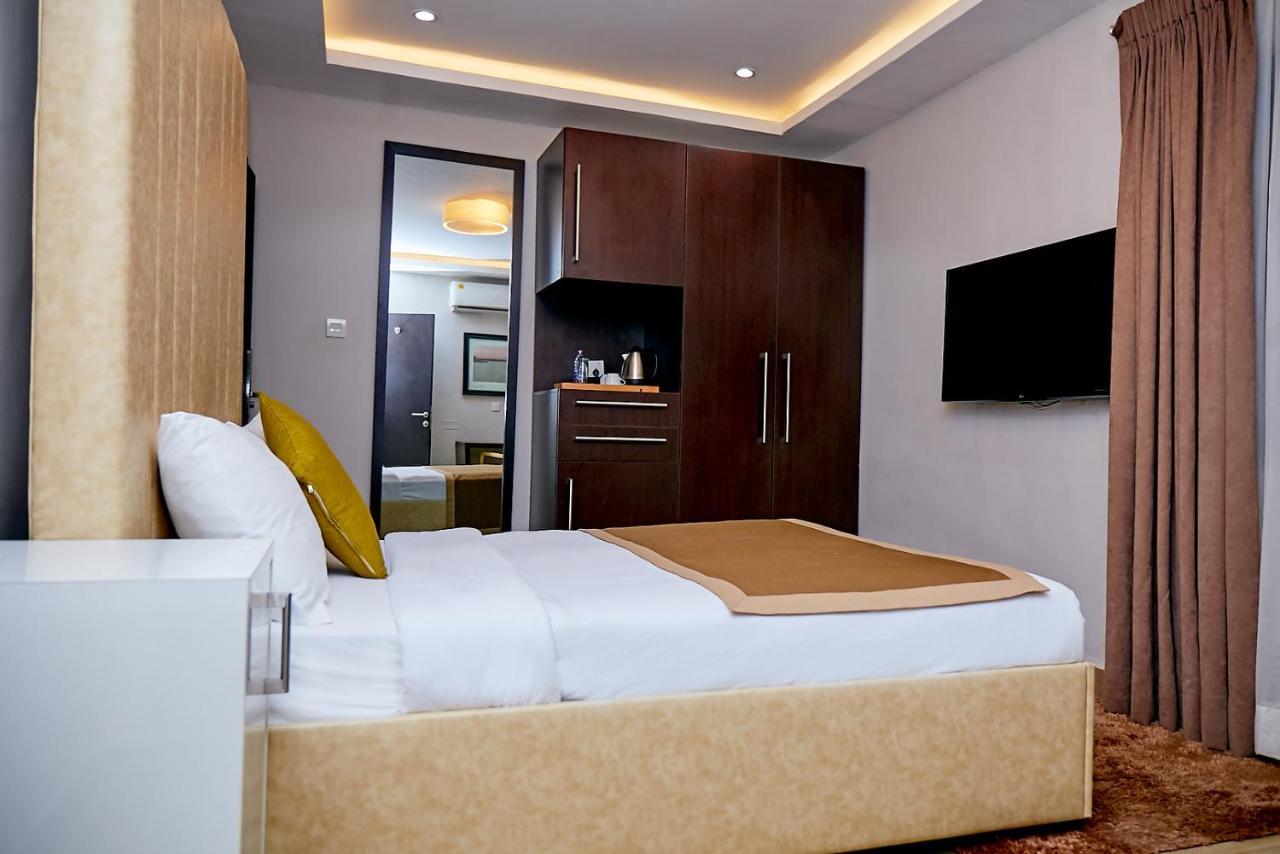 Standard Queen Room