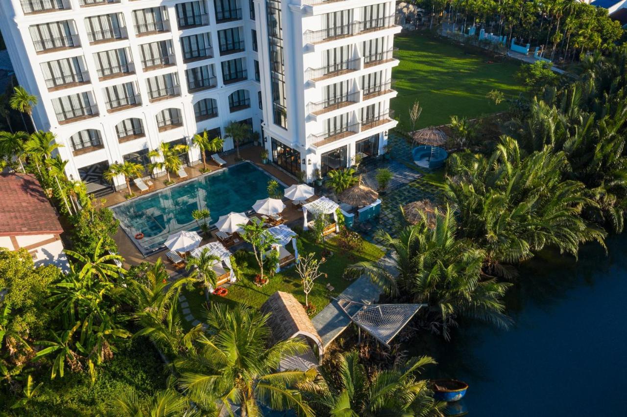 Deluxe Double or Twin Room with Pool View
