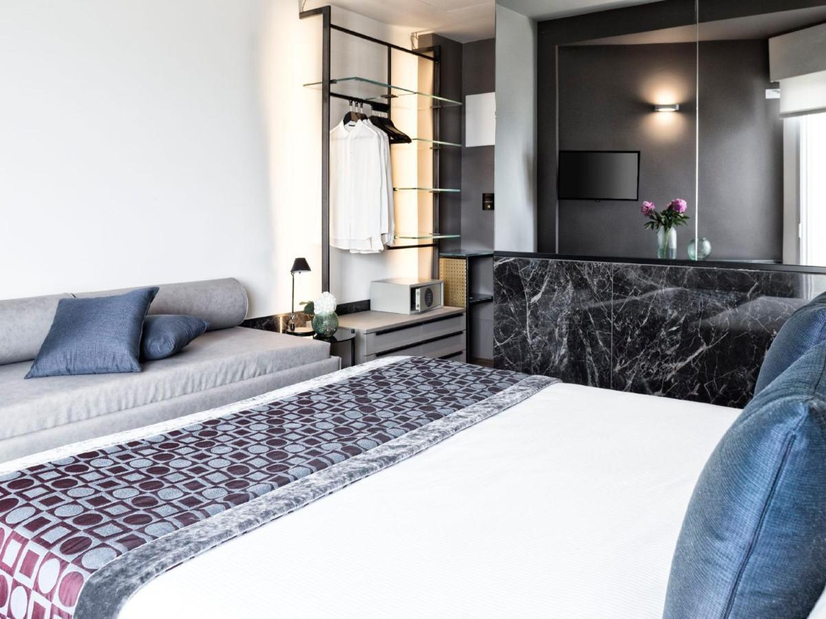 Superior Triple Room Partial Sea View