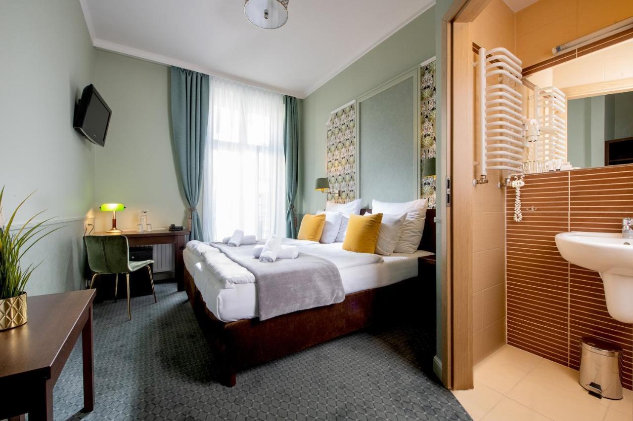 Double or Twin Room,1240933636:JPEG