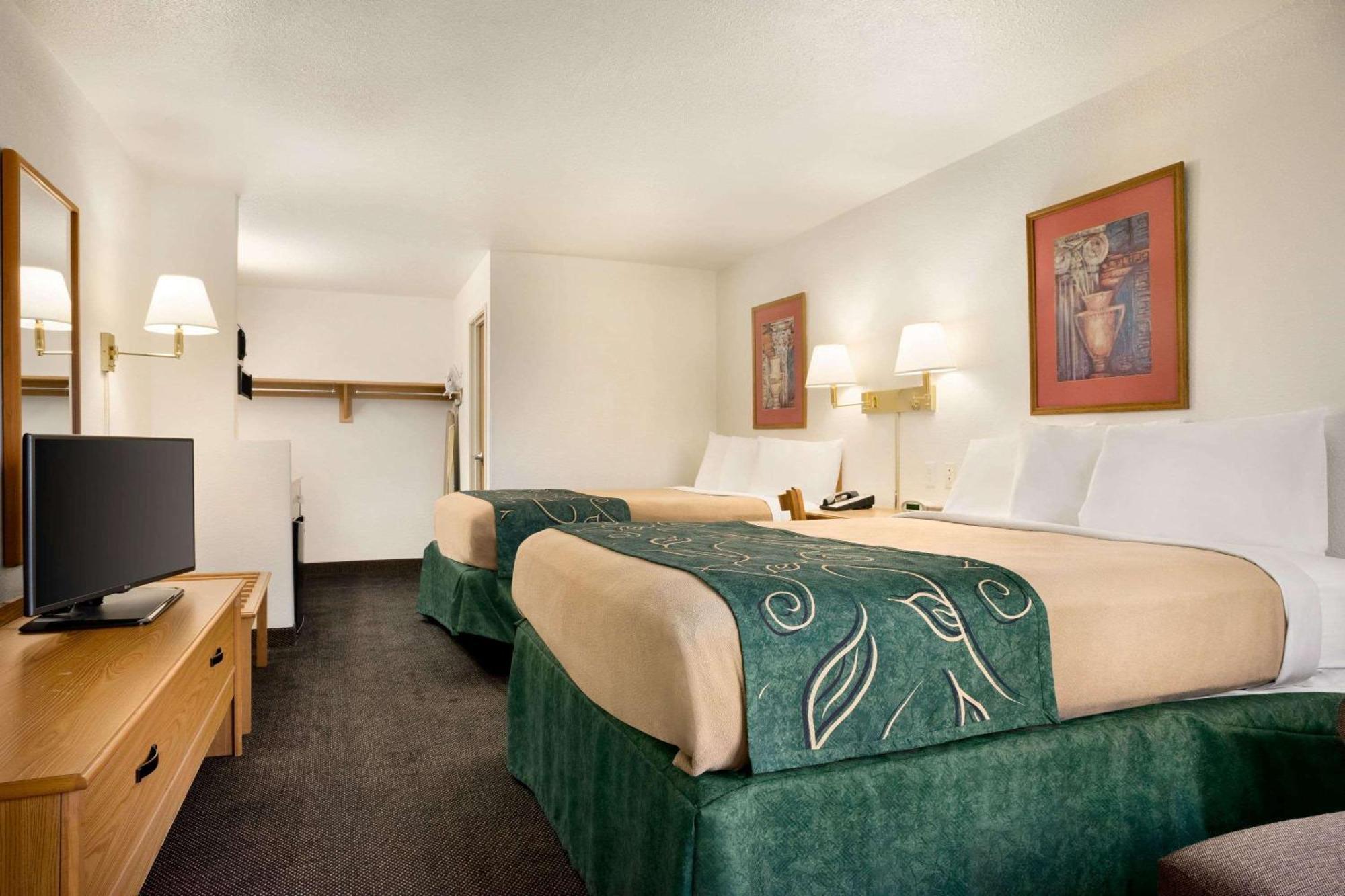 Queen Room Two Queen Beds Non-Smoking