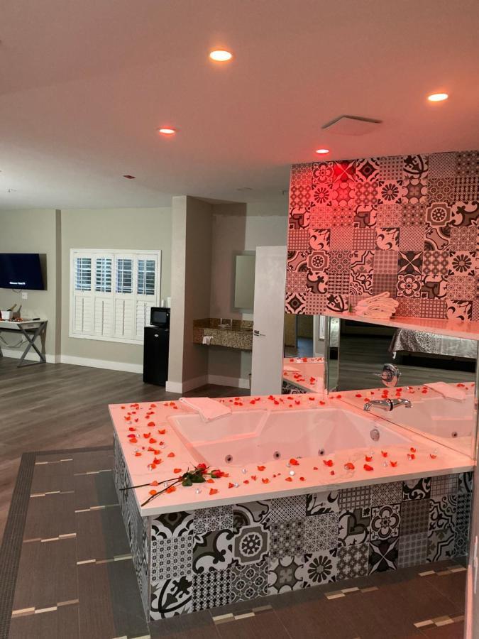 Suite with Hot Tub