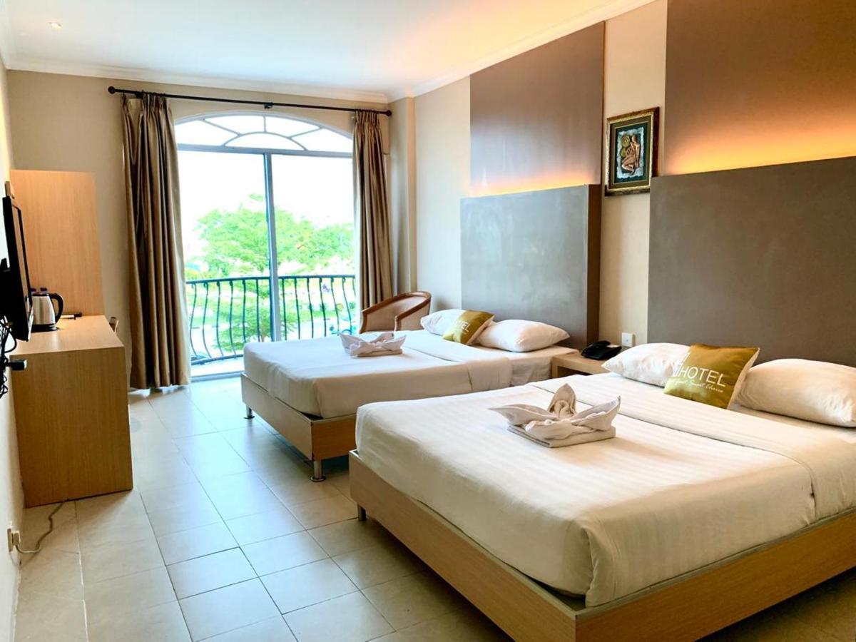 Deluxe Family Room