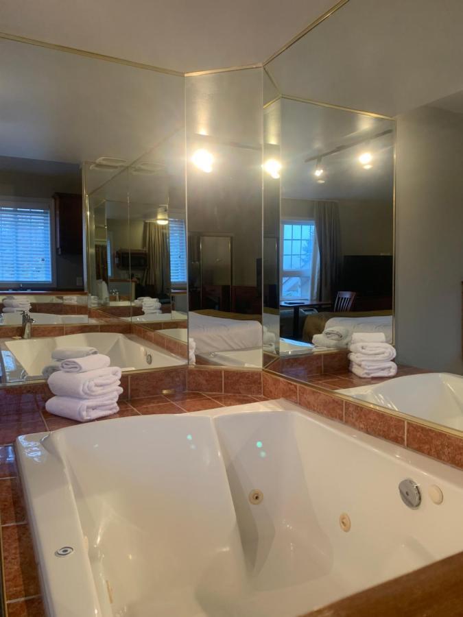 Queen Suite Spa Bath,1029703552:JPEG