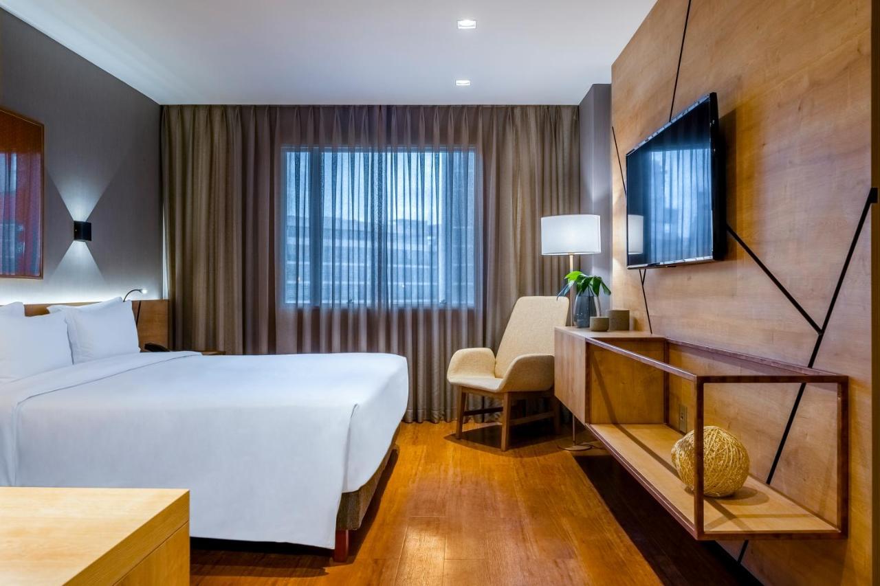 Premium Executive Room with Queen Bed