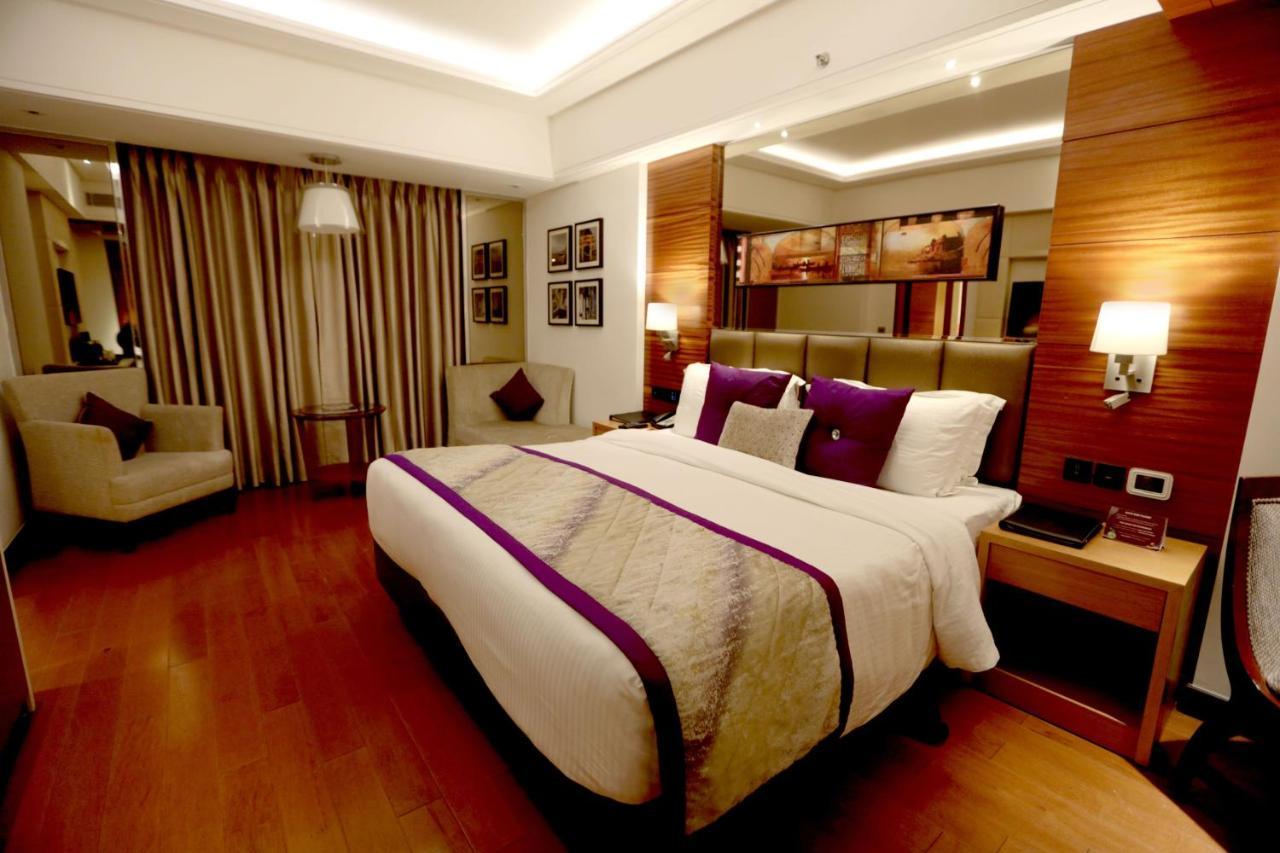 Deluxe Double or Twin Room with 10% off on Food & Beverages with a-la-carte selection