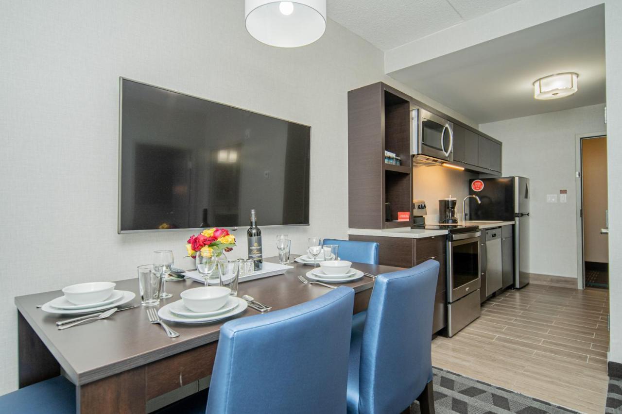 1 Bedroom Suite, 2 Queen, Sofa bed, Limited view