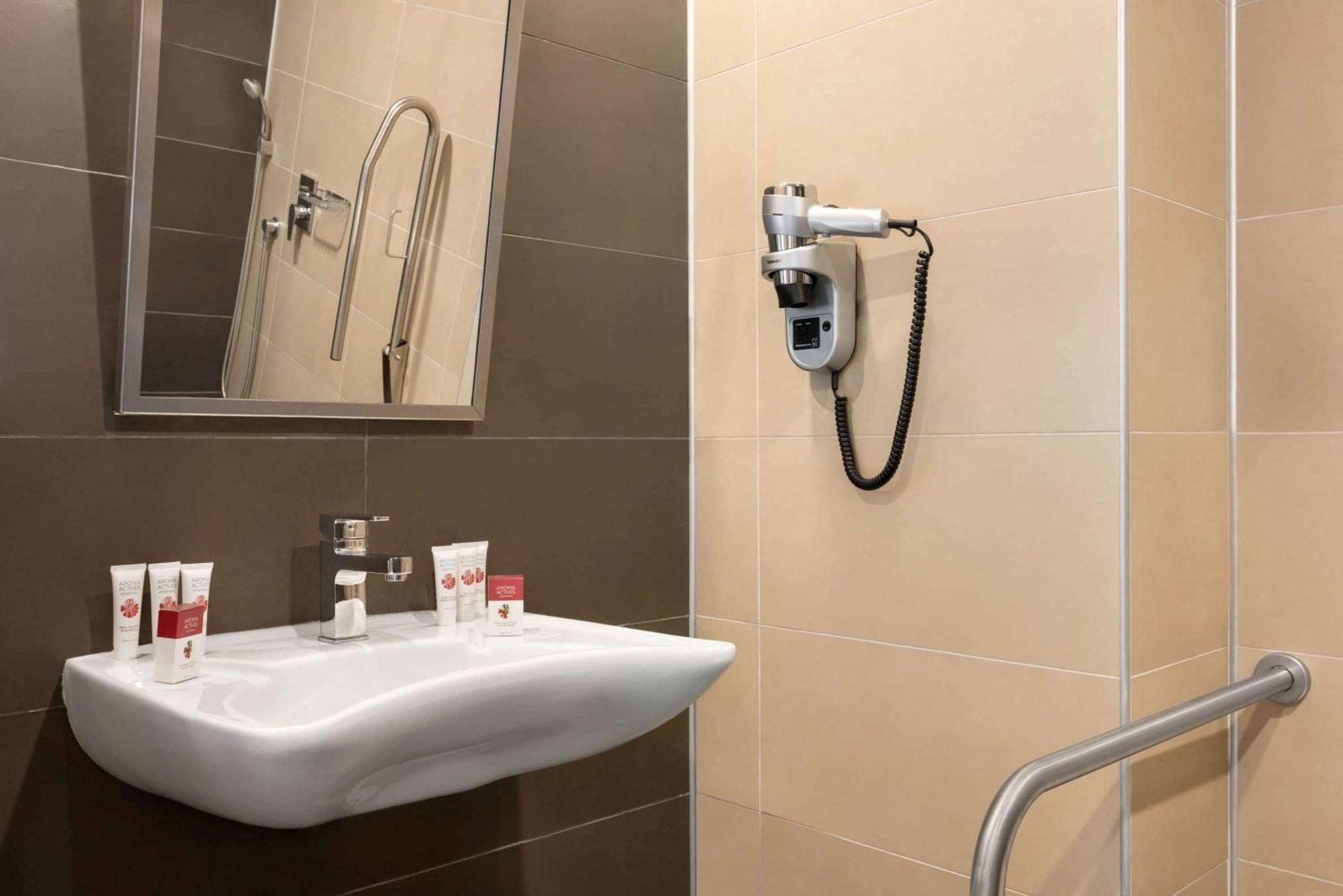 Twin Room - Mobility Access/Non-Smoking