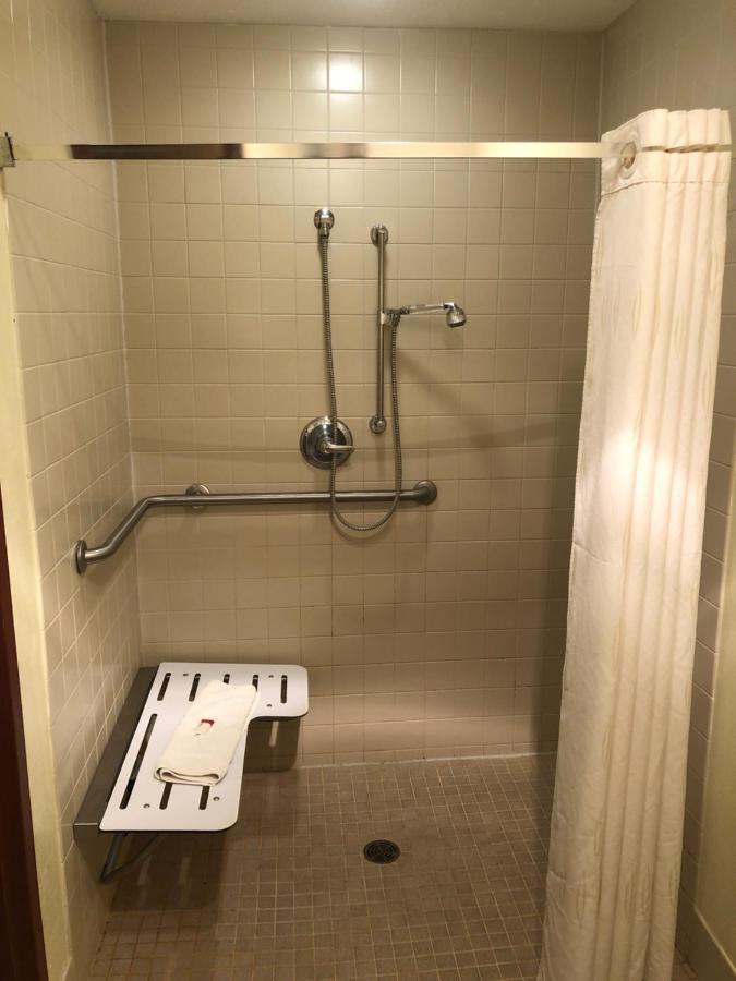 Queen Room - Mobility Access/Non-Smoking