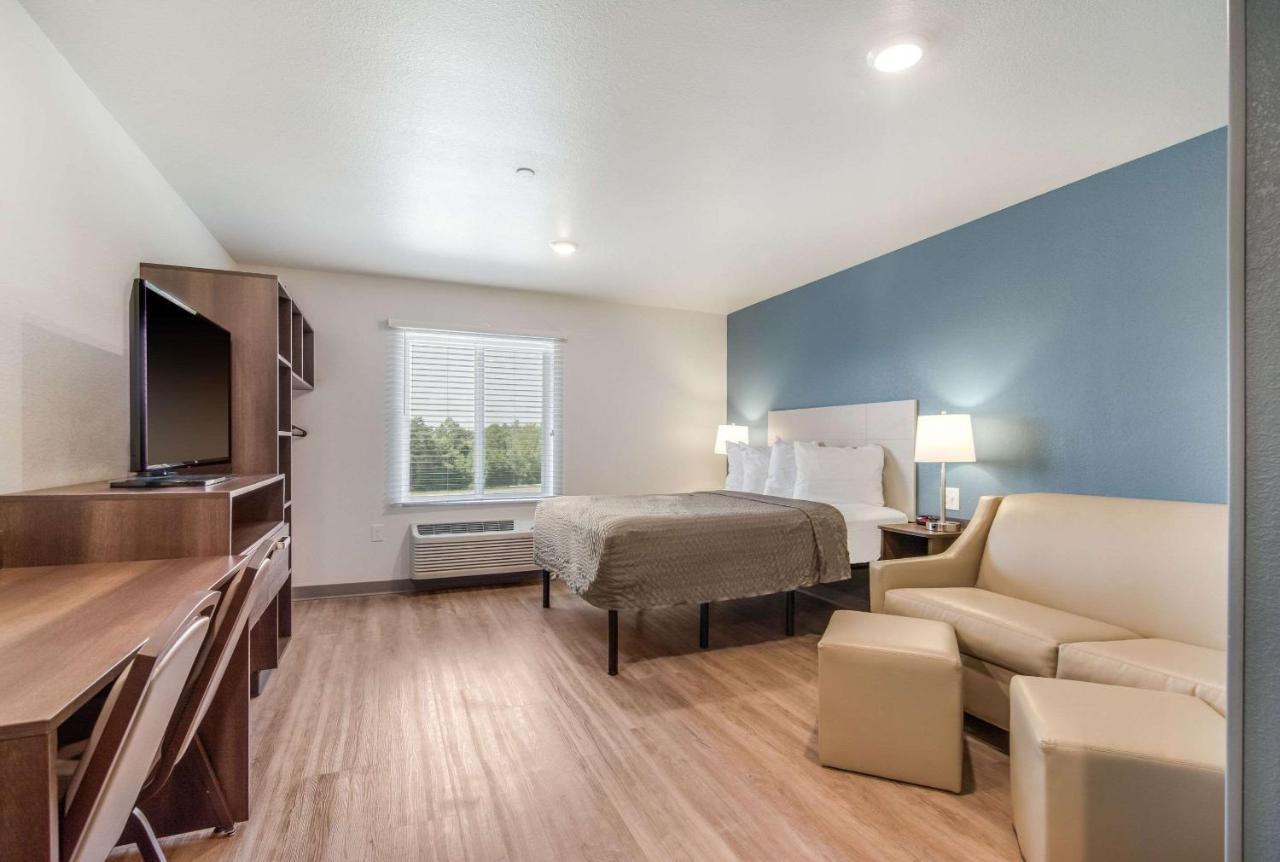 Standard Queen Room with Sofa Bed - Non-Smoking