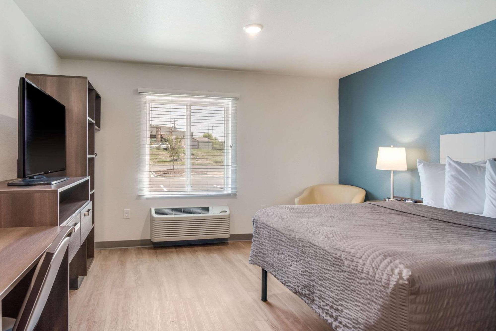 Queen Room  with Roll-In Shower - Disability Access/Non-Smoking