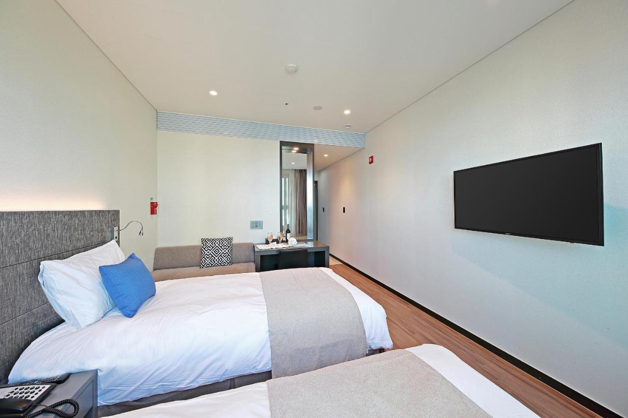 Standard Harbor Twin Room
