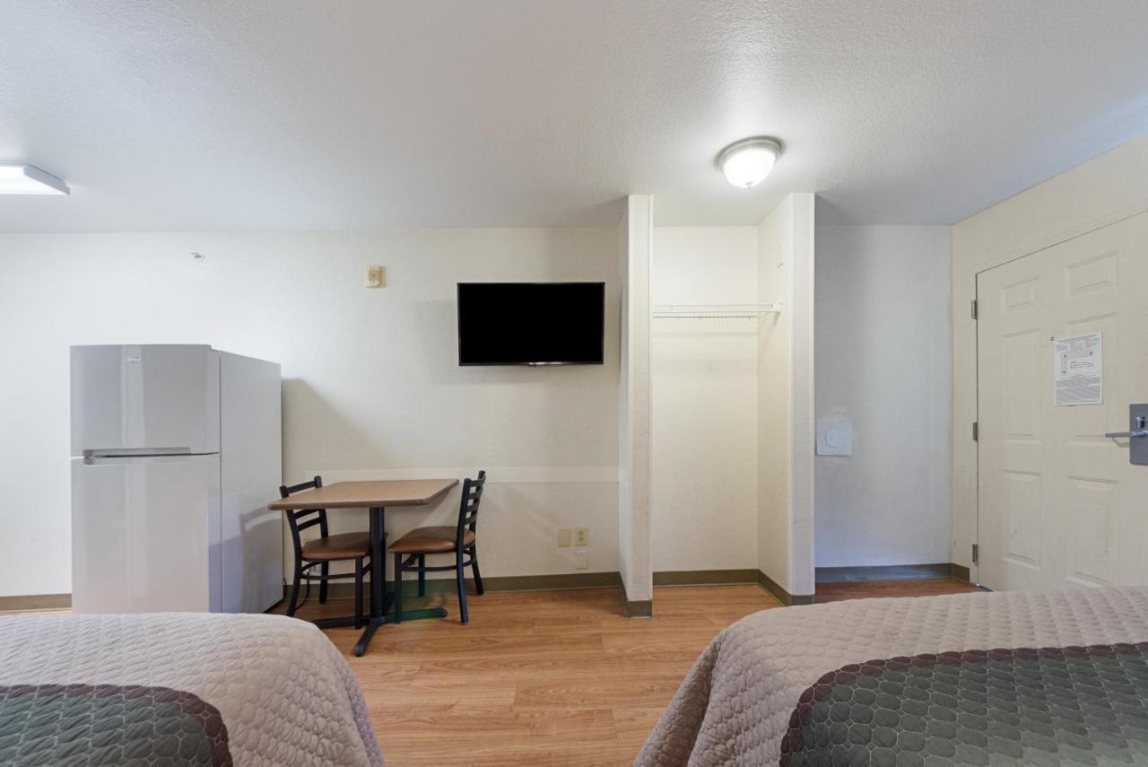 Studio Room with Two Double Beds Non-Smoking