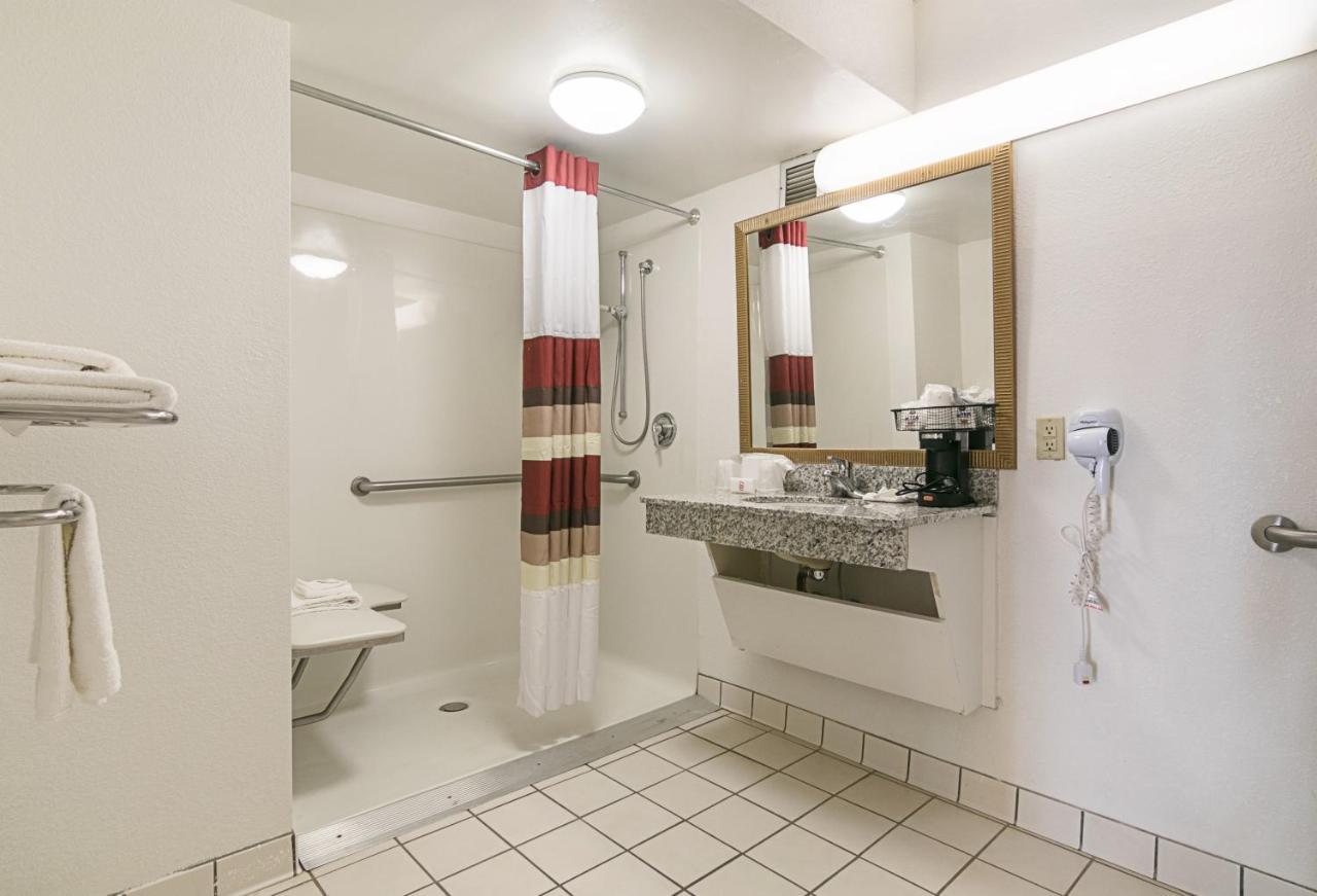 Superior King Room Disability Access Roll-In Shower Non-Smoking