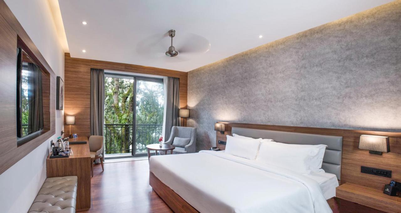 Lake View Family Rooms With Balcony