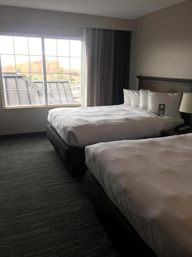 One-Bedroom Suite with Two Queen Beds and Sofa Bed - Non-Smoking