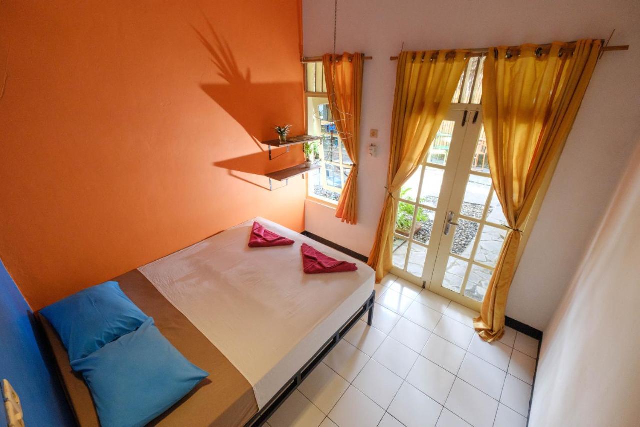 Kamar Standard Double dengan Kipas Angin
