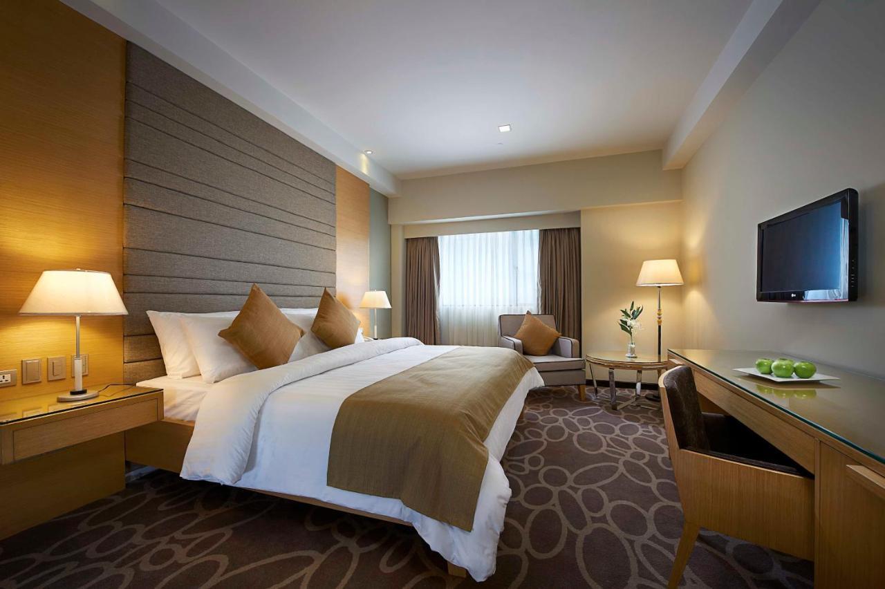 Premier Studio,1024975261:JPEG