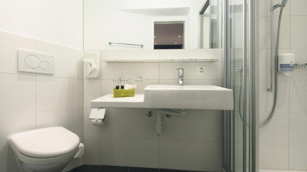 Double Room Lake View or Partial Lake View