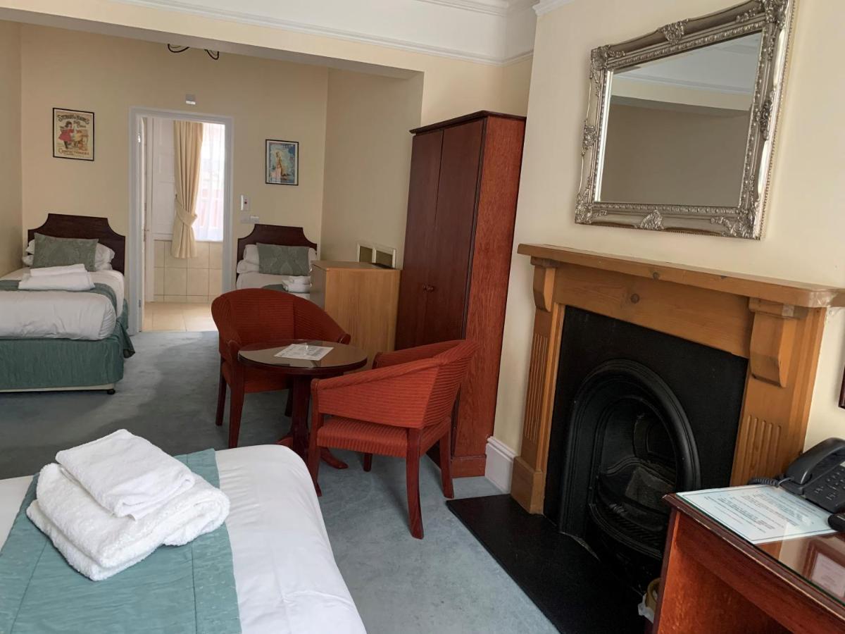 Family Room,1025859499:JPEG