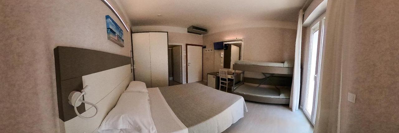 Superior Quadruple Room Side Sea View