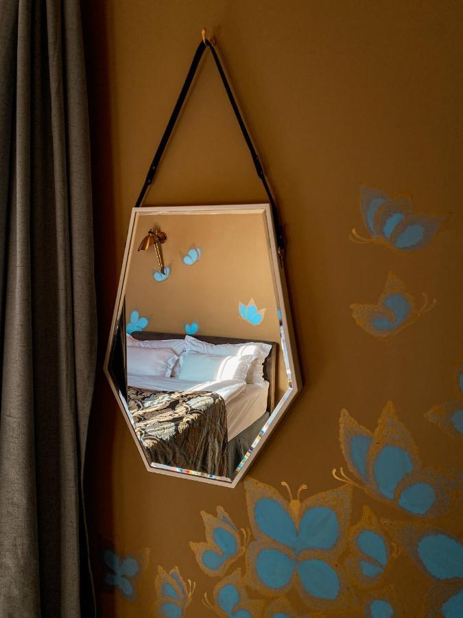 Dreibettzimmer mit Stadtblick
