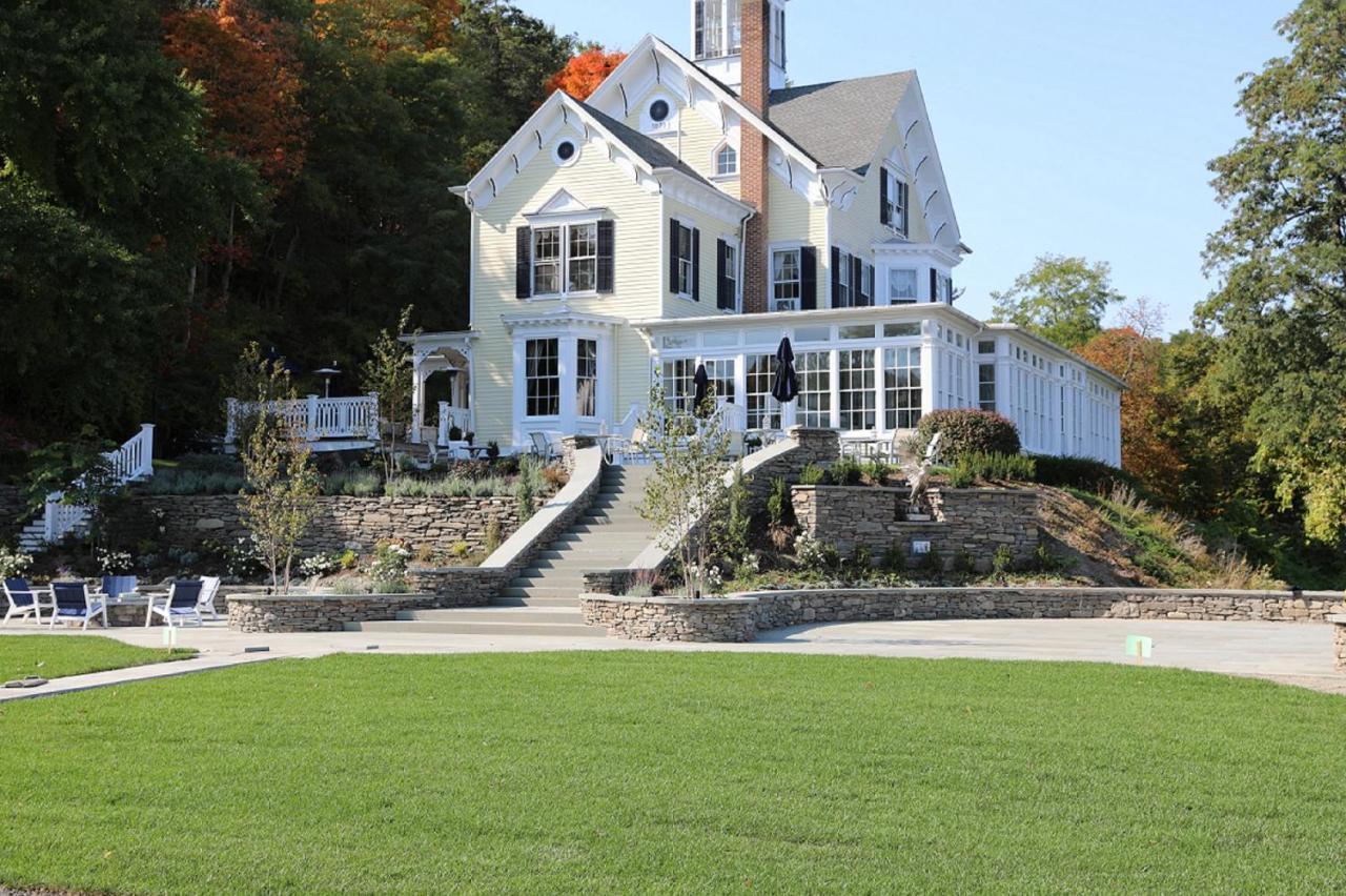 Victorian Inn Falls Suite
