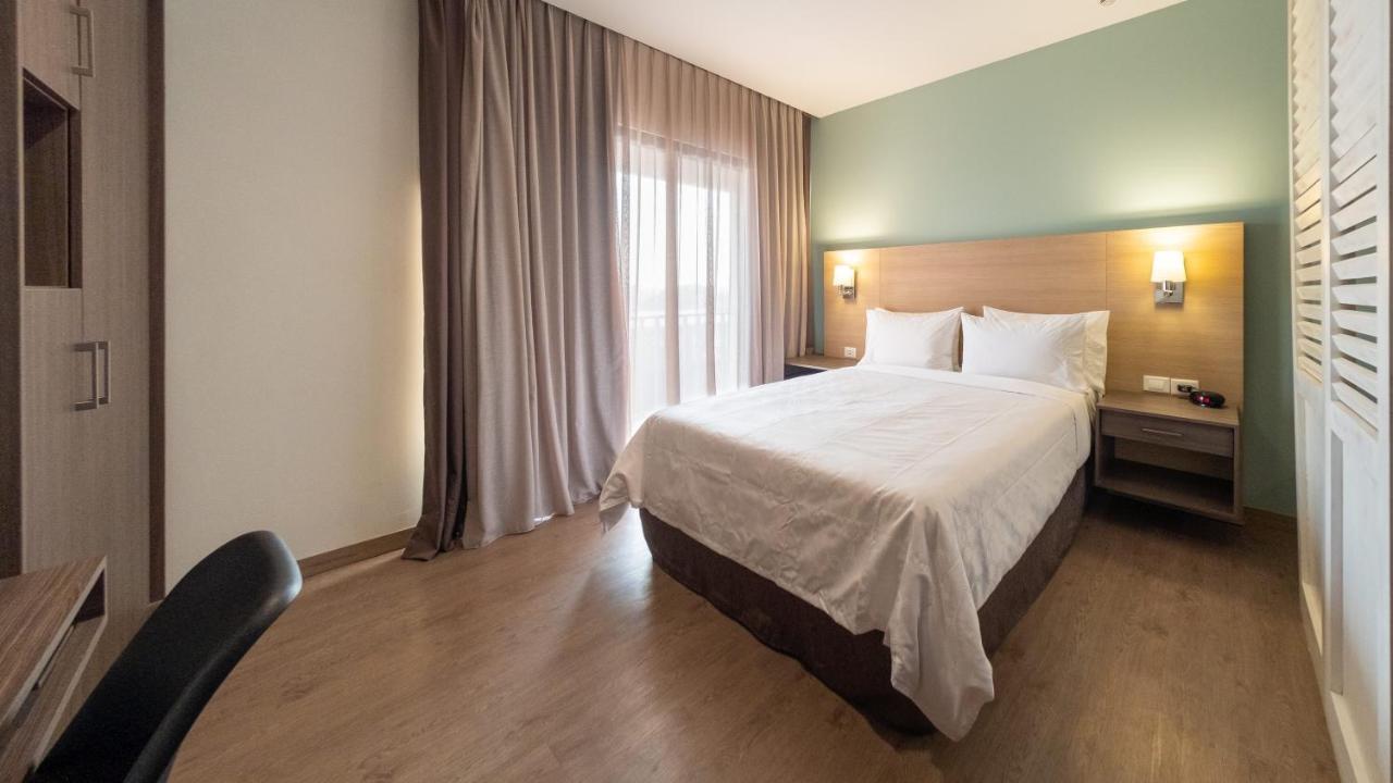 Studio Queen Suite with Balcony