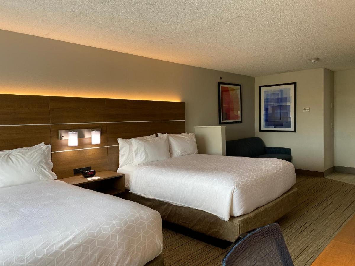 Queen Suite with Sofa Bed - Non-Smoking