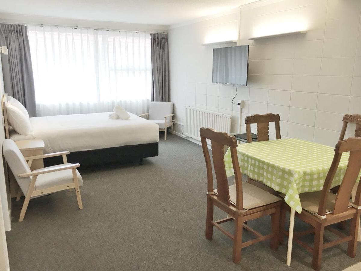 Queen Suite,950669476:JPEG