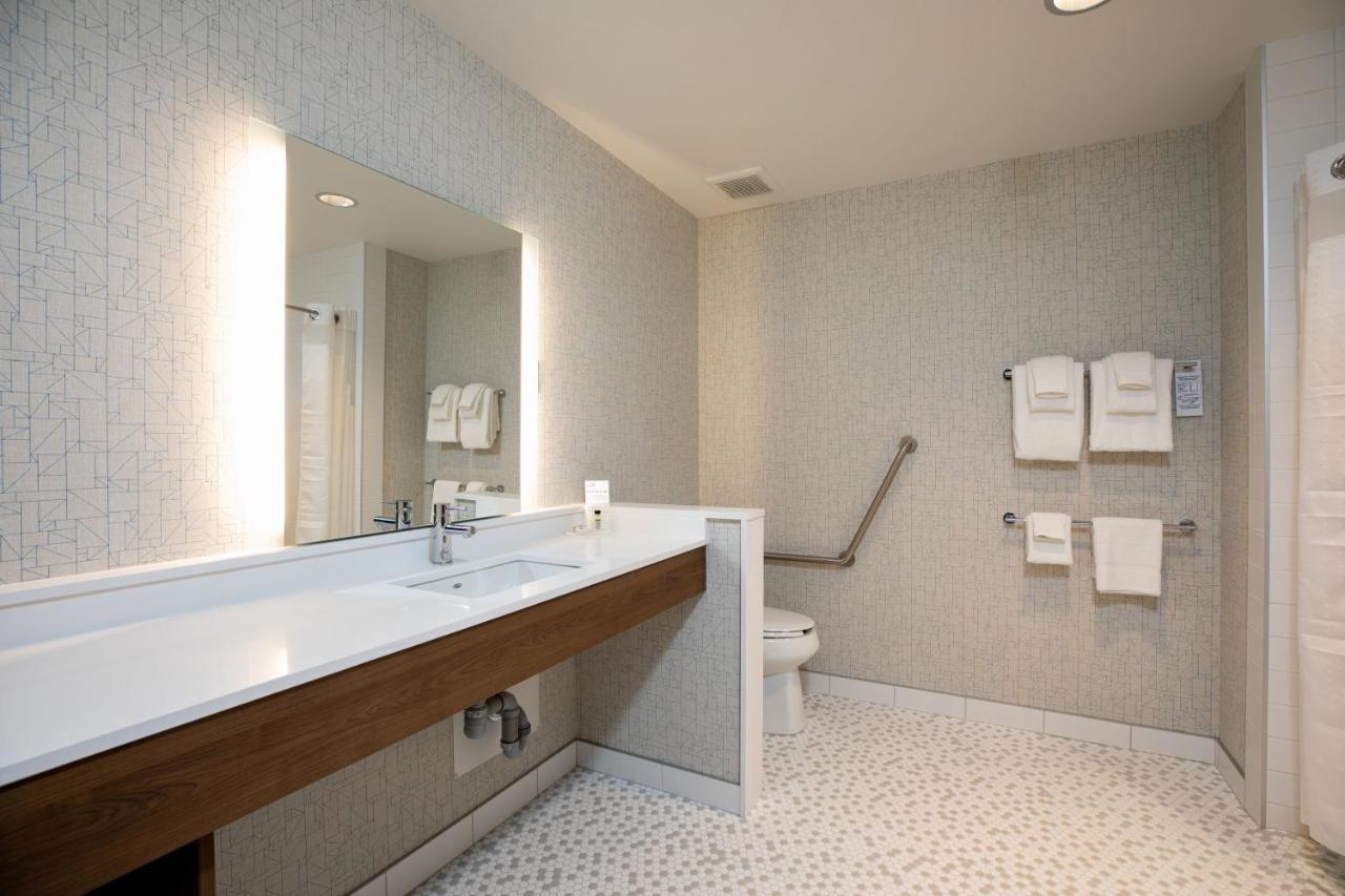 Standard King Room with Mobility Accessible Roll-In Shower