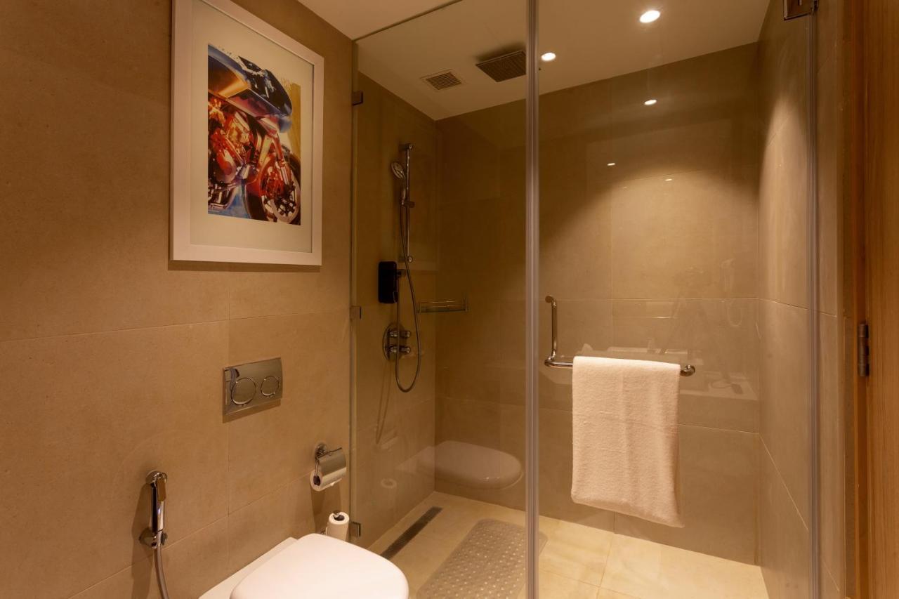 Junior Queen Suite with Lounge