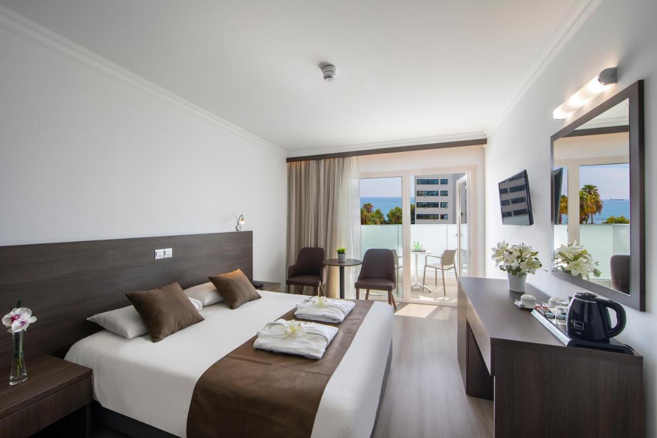 Superior Double or Twin Room with Side Sea View