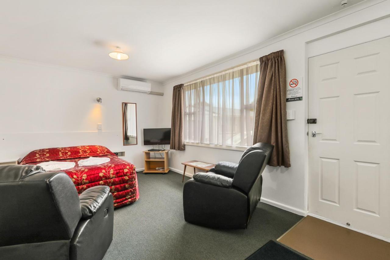One-Bedroom Studio