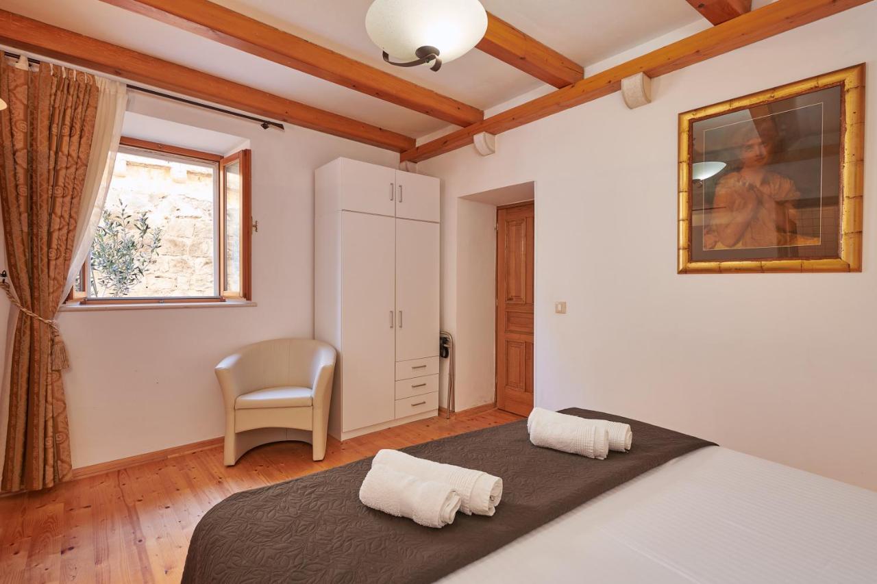 One Bedroom Apartment with Terrace,1029427783:JPEG