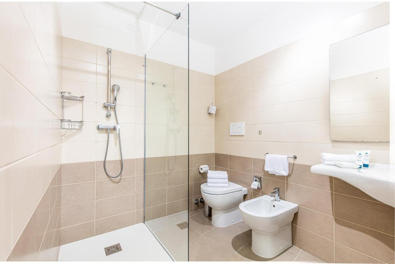 Premium Vierbettzimmer mit Balkon und Meerblick