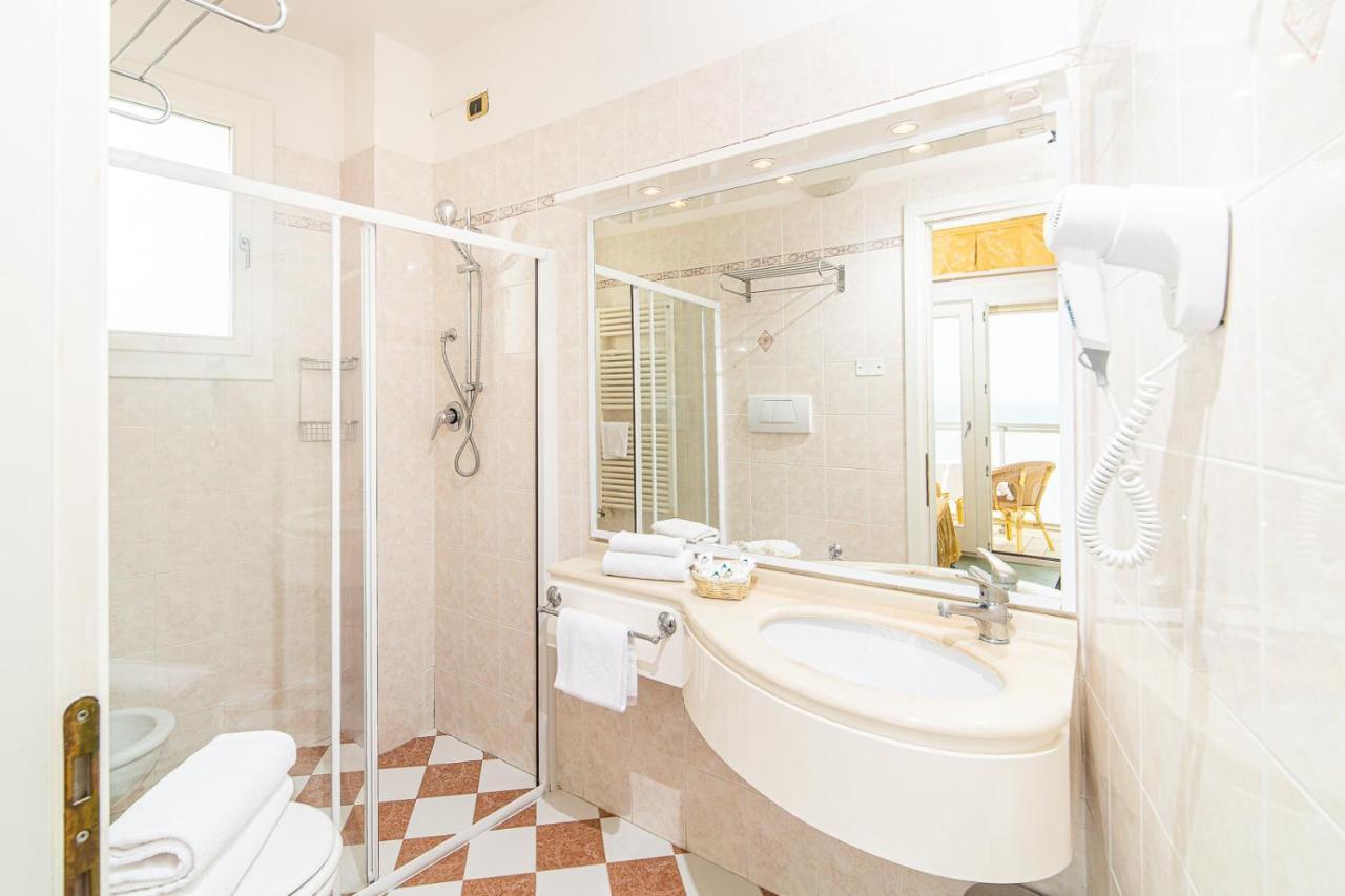 Horizon Grand Premier King Room with lake view